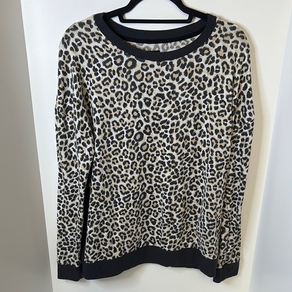 Simply Vera Vera Wang Leopard Print Top - Black and Tan - Picture 1 of 7